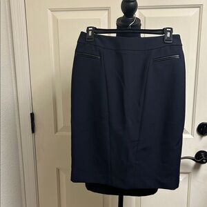 CARLISLE Size 2 Black Skirt with bottom zipper, 94% Polyamide, 5% Elastane, EUC
